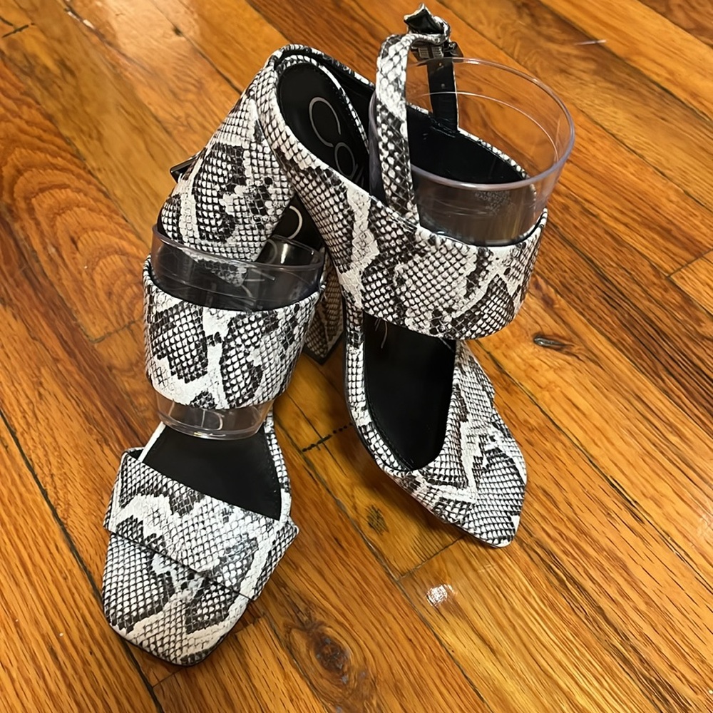 Calvin Klein Qeelin Sandals